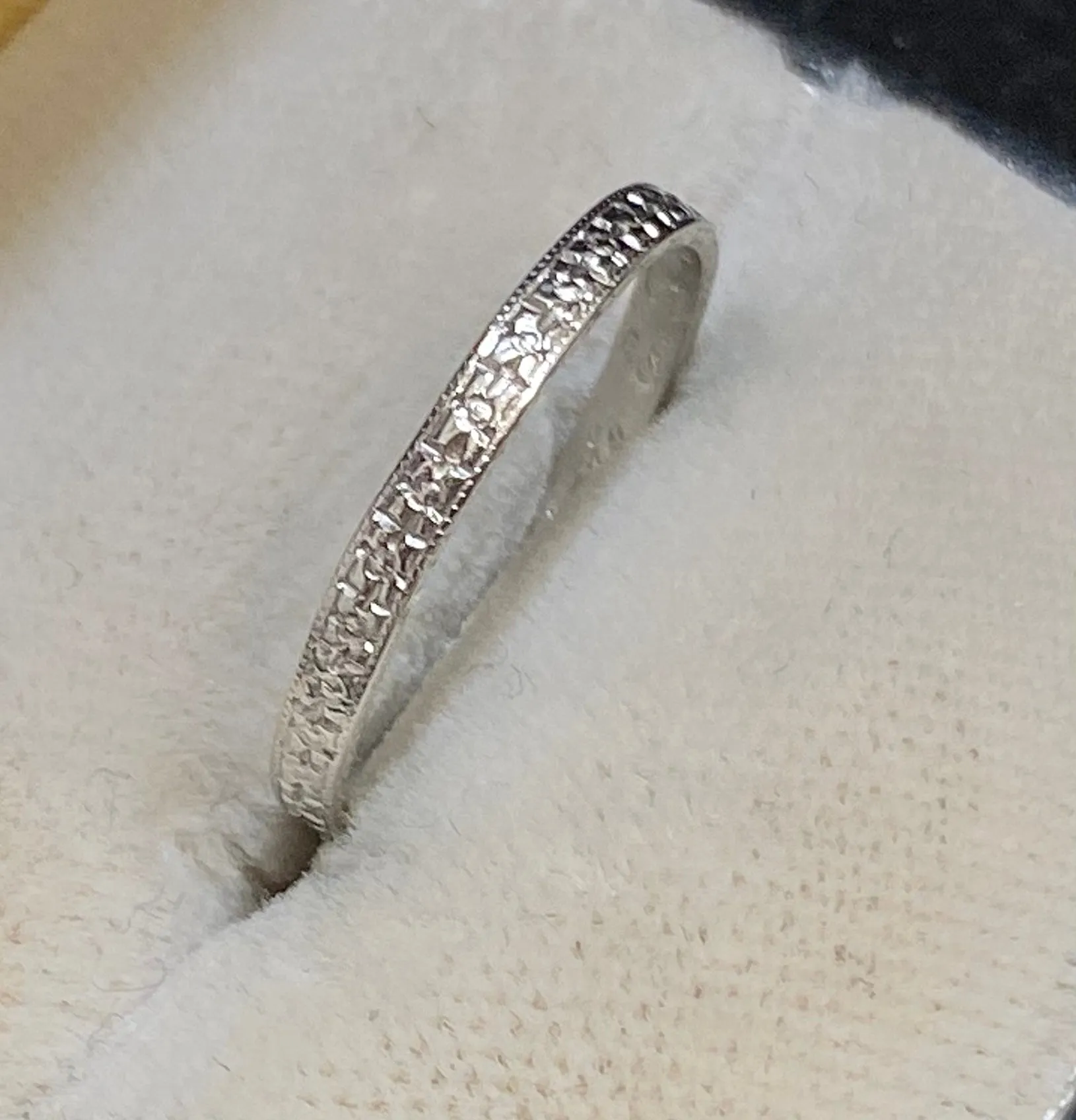 1920's Antique Designer Beautiful Detail Platinum Band Ring - $6K Appraisal Value w/CoA}