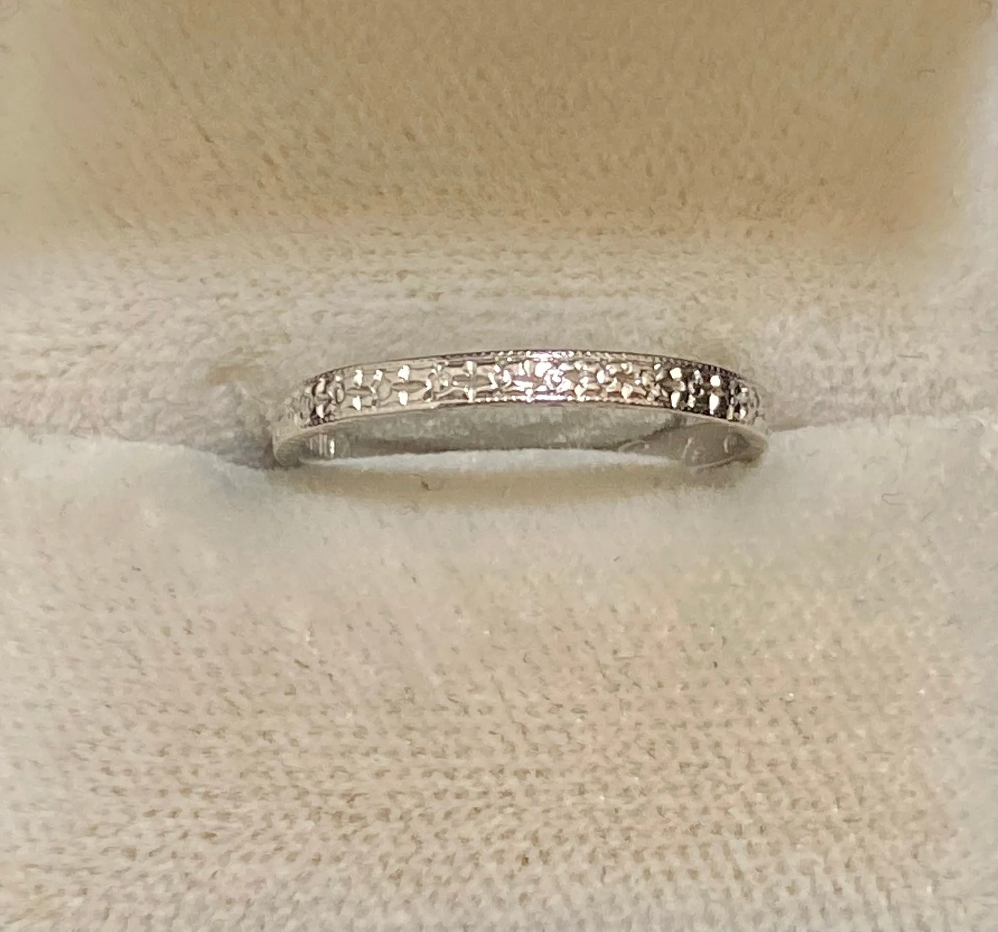 1920's Antique Designer Beautiful Detail Platinum Band Ring - $6K Appraisal Value w/CoA}