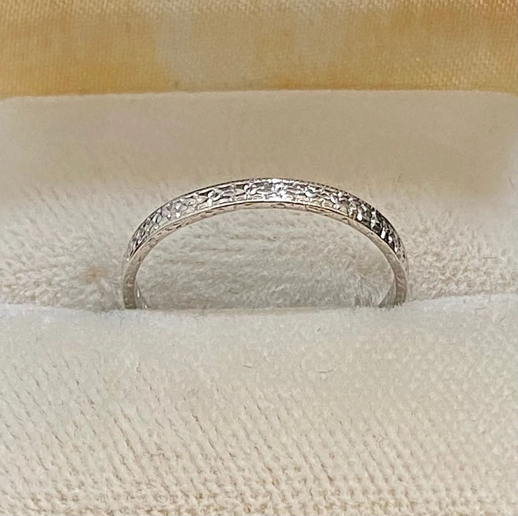 1920's Antique Designer Beautiful Detail Platinum Band Ring - $6K Appraisal Value w/CoA}