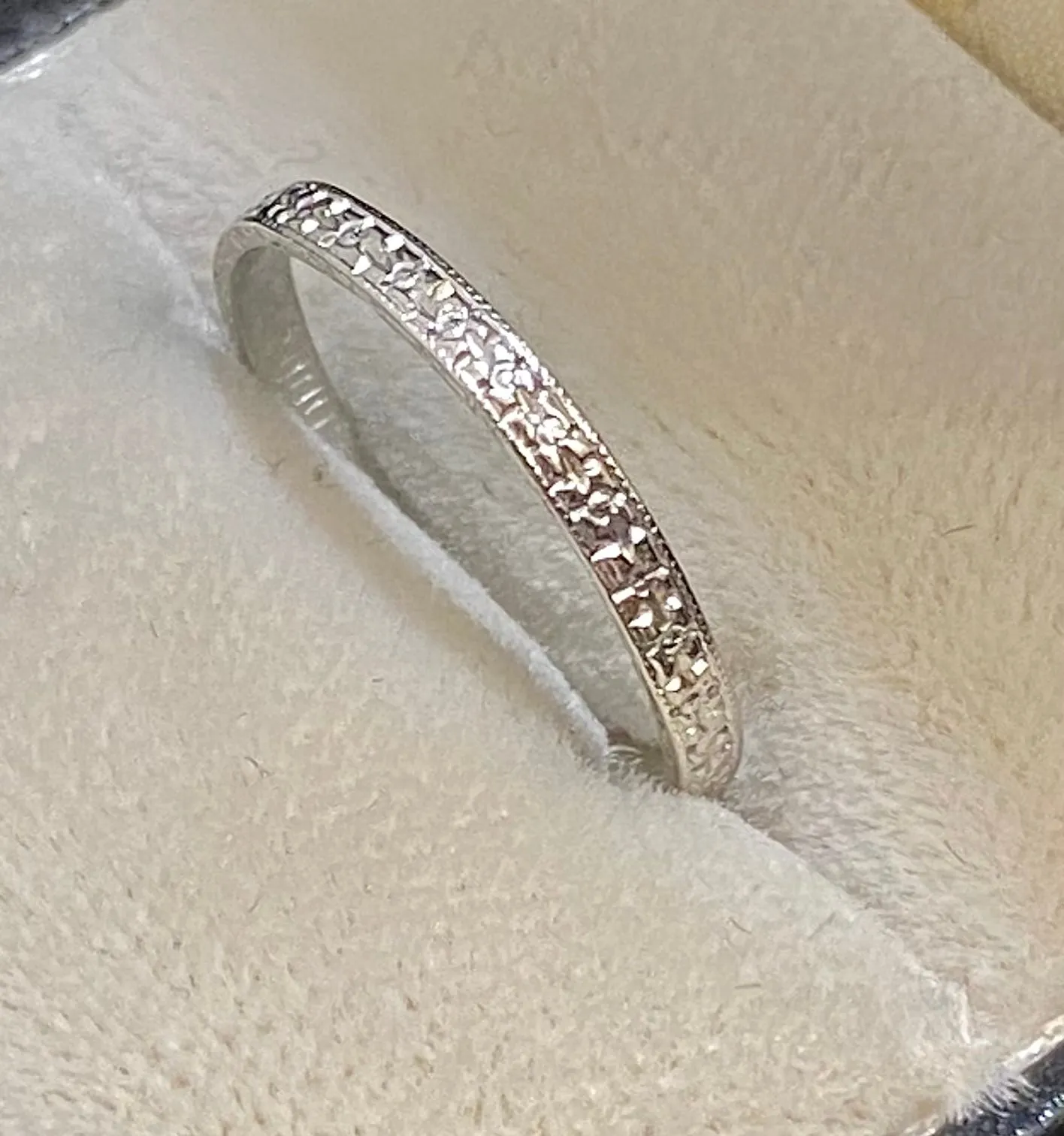 1920's Antique Designer Beautiful Detail Platinum Band Ring - $6K Appraisal Value w/CoA}