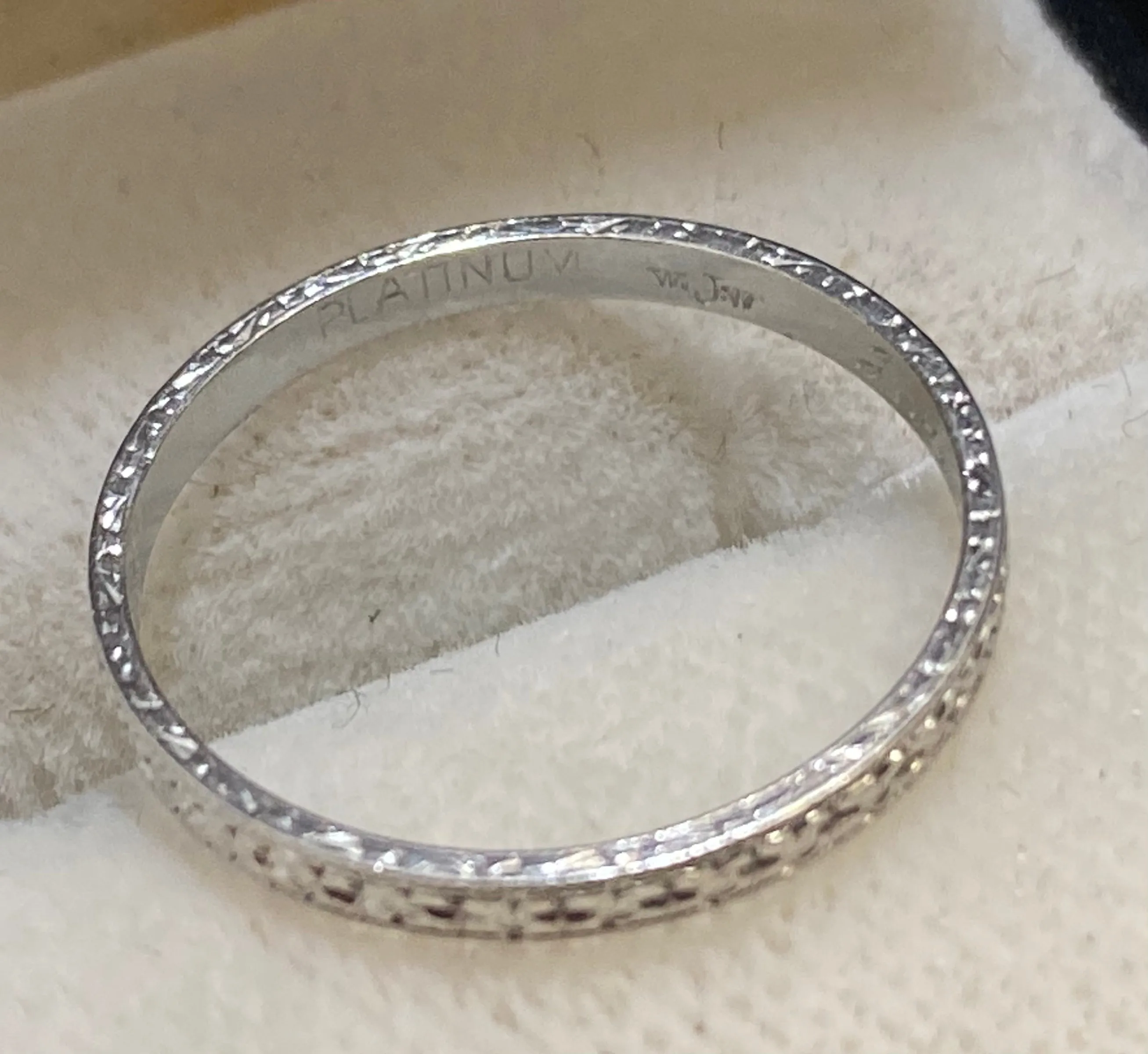 1920's Antique Designer Beautiful Detail Platinum Band Ring - $6K Appraisal Value w/CoA}