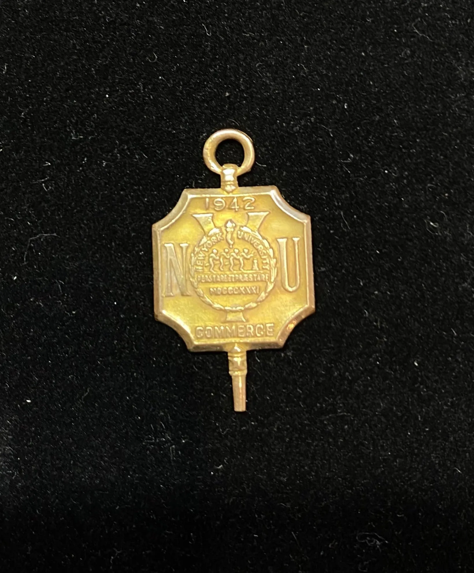 1942 NYU PERSTAREETPRESTARE Commerce Pendant - $1.5K Appraisal Value w/CoA}