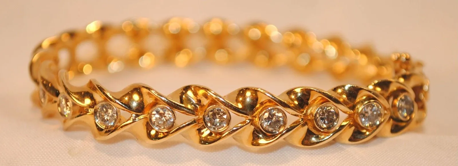 1950s Vintage 1.75 Carat Diamond Hinged Bangle Bracelet in 14K Yellow Gold - $25K VALUE