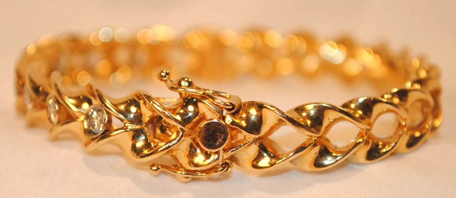 1950s Vintage 1.75 Carat Diamond Hinged Bangle Bracelet in 14K Yellow Gold - $25K VALUE