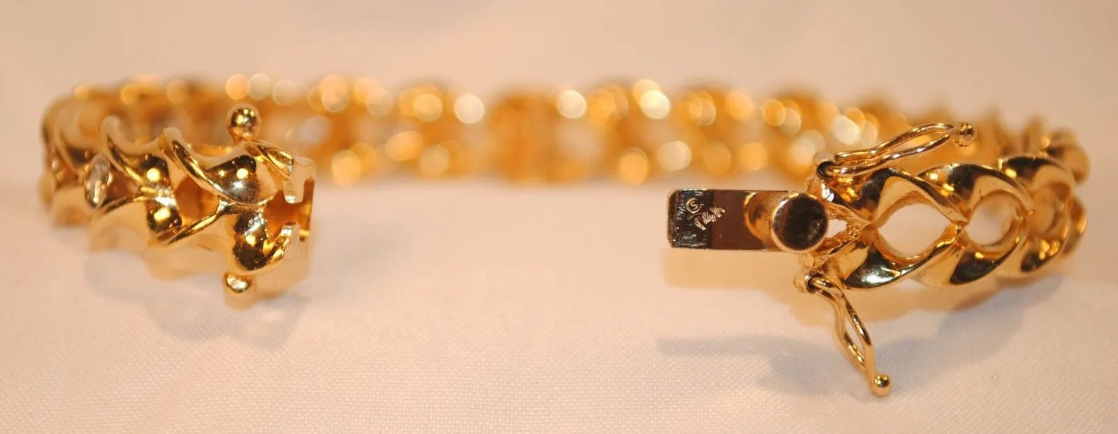 1950s Vintage 1.75 Carat Diamond Hinged Bangle Bracelet in 14K Yellow Gold - $25K VALUE