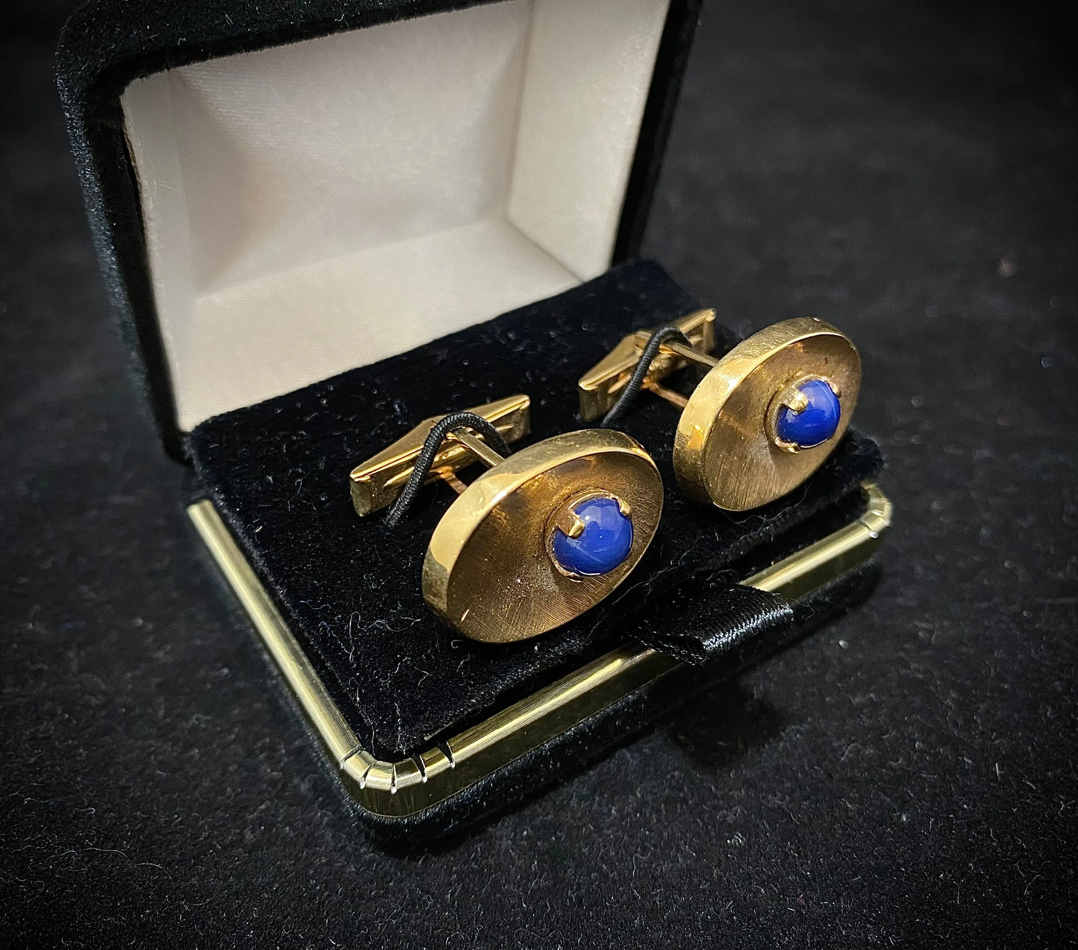 1960's Antique Designer Solid Yellow Gold Cufflinks with Star Sapphire - $8K Appraisal Value w/ CoA! }