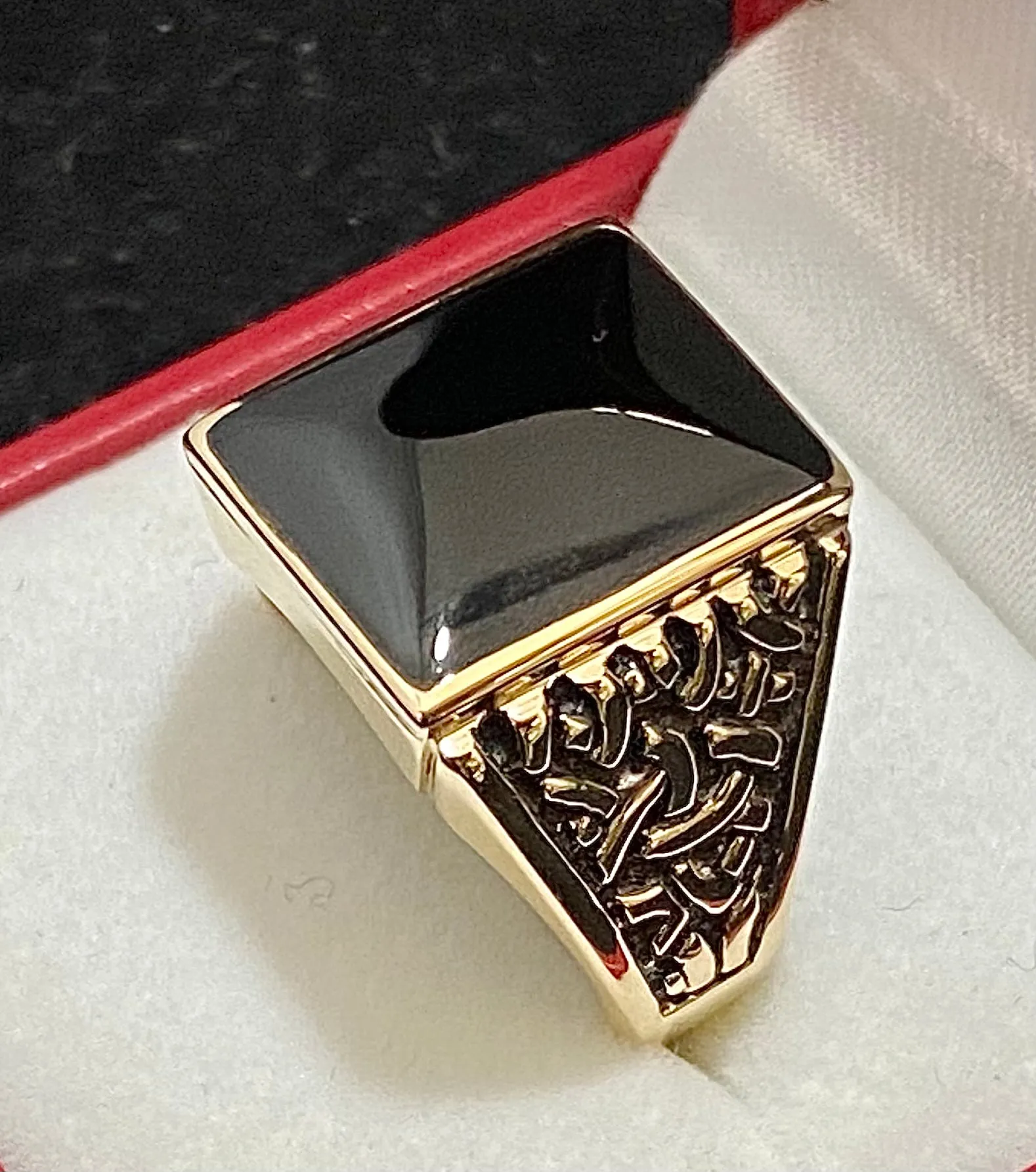 Amazing Designer Solid Yellow Gold with Onyx Black Inlay Detail Ring - $6K Appraisal Value w/CoA}
