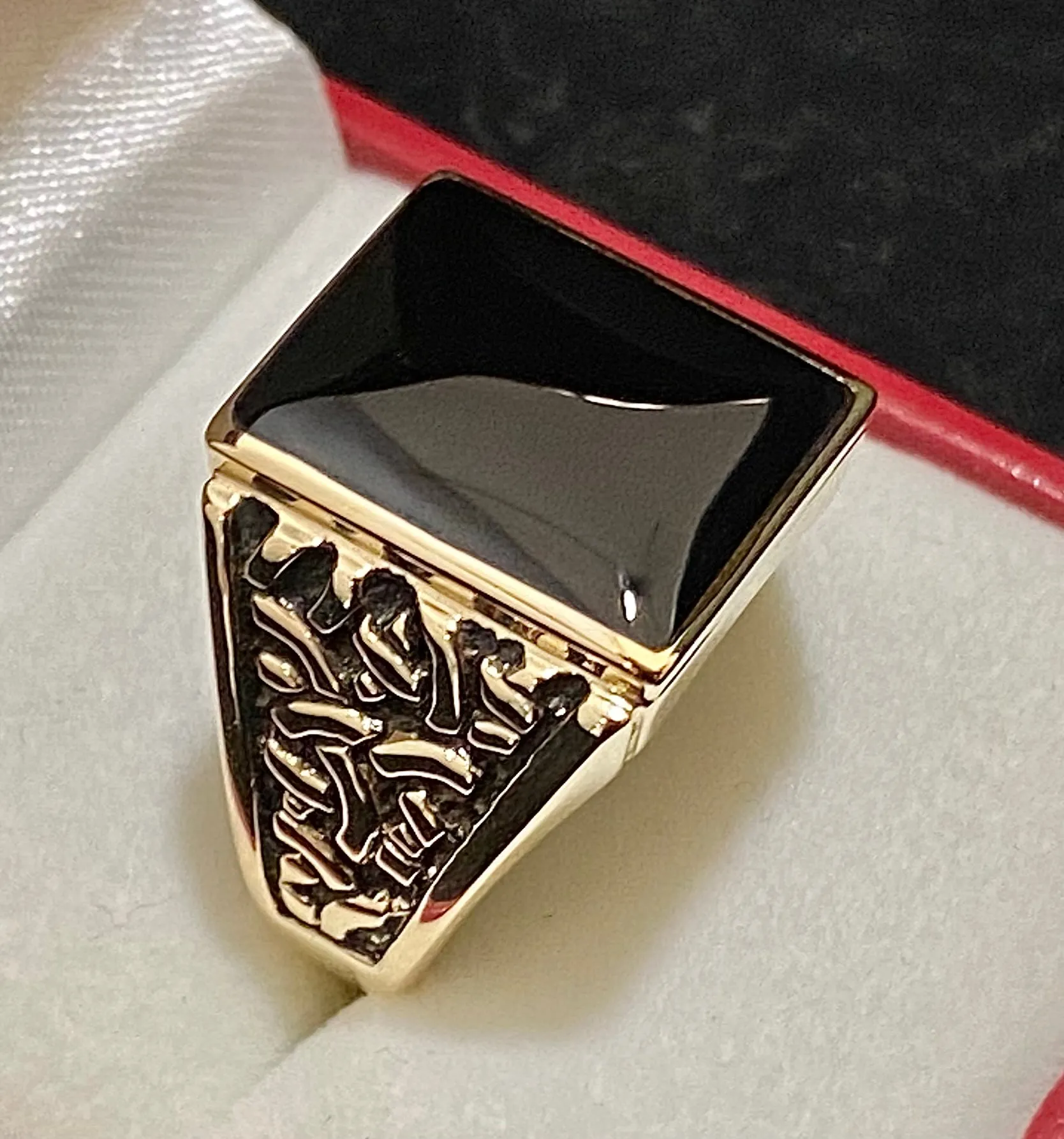 Amazing Designer Solid Yellow Gold with Onyx Black Inlay Detail Ring - $6K Appraisal Value w/CoA}