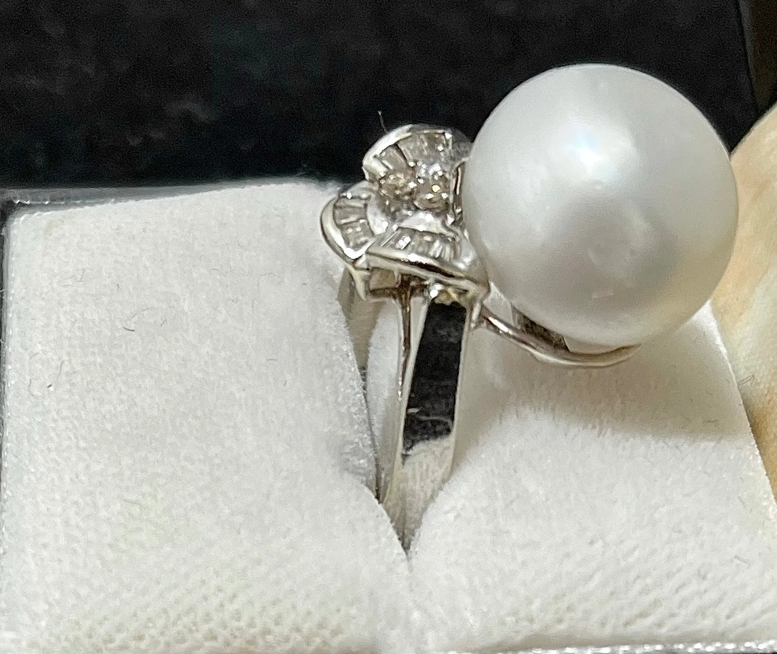 Antique Design White Pearl & Diamonds SWG Ring - $10K APR Value w/CoA}