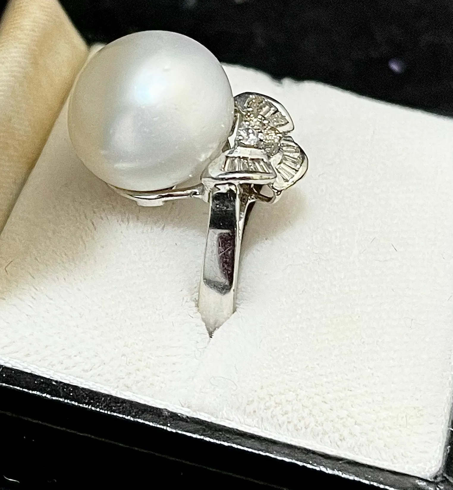 Antique Design White Pearl & Diamonds SWG Ring - $10K APR Value w/CoA}