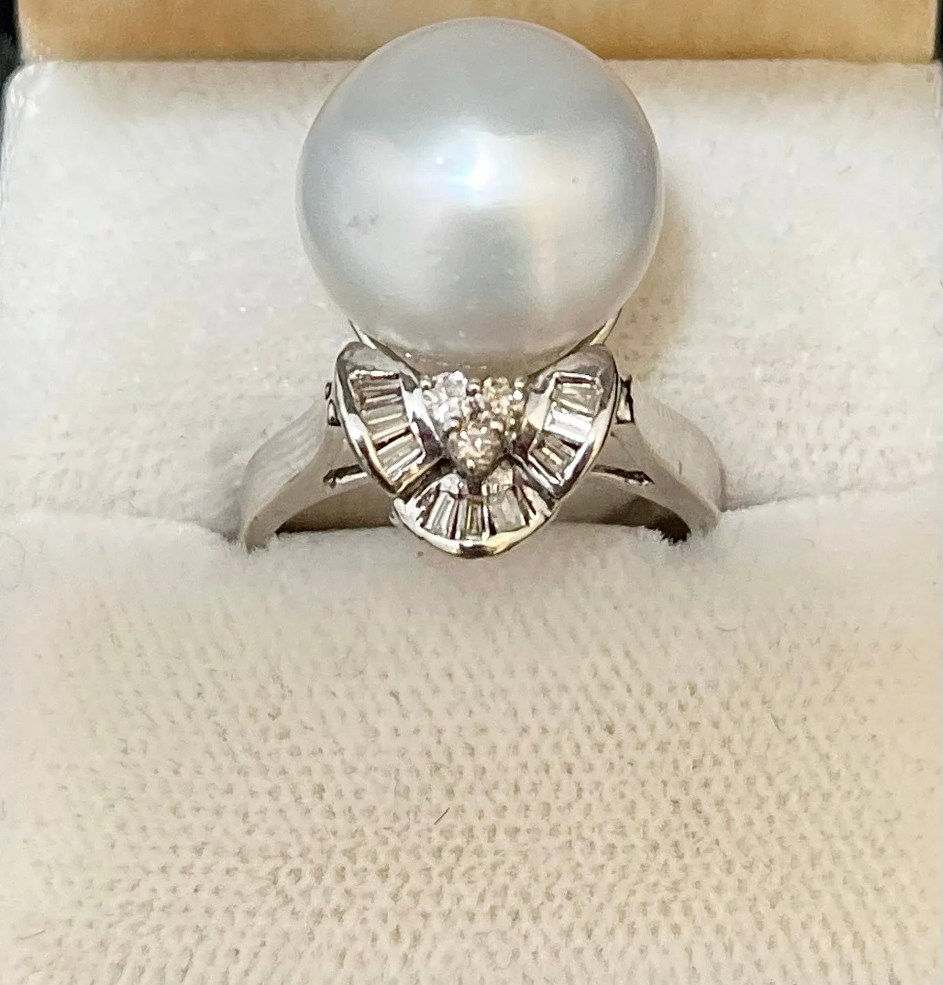 Antique Design White Pearl & Diamonds SWG Ring - $10K APR Value w/CoA}