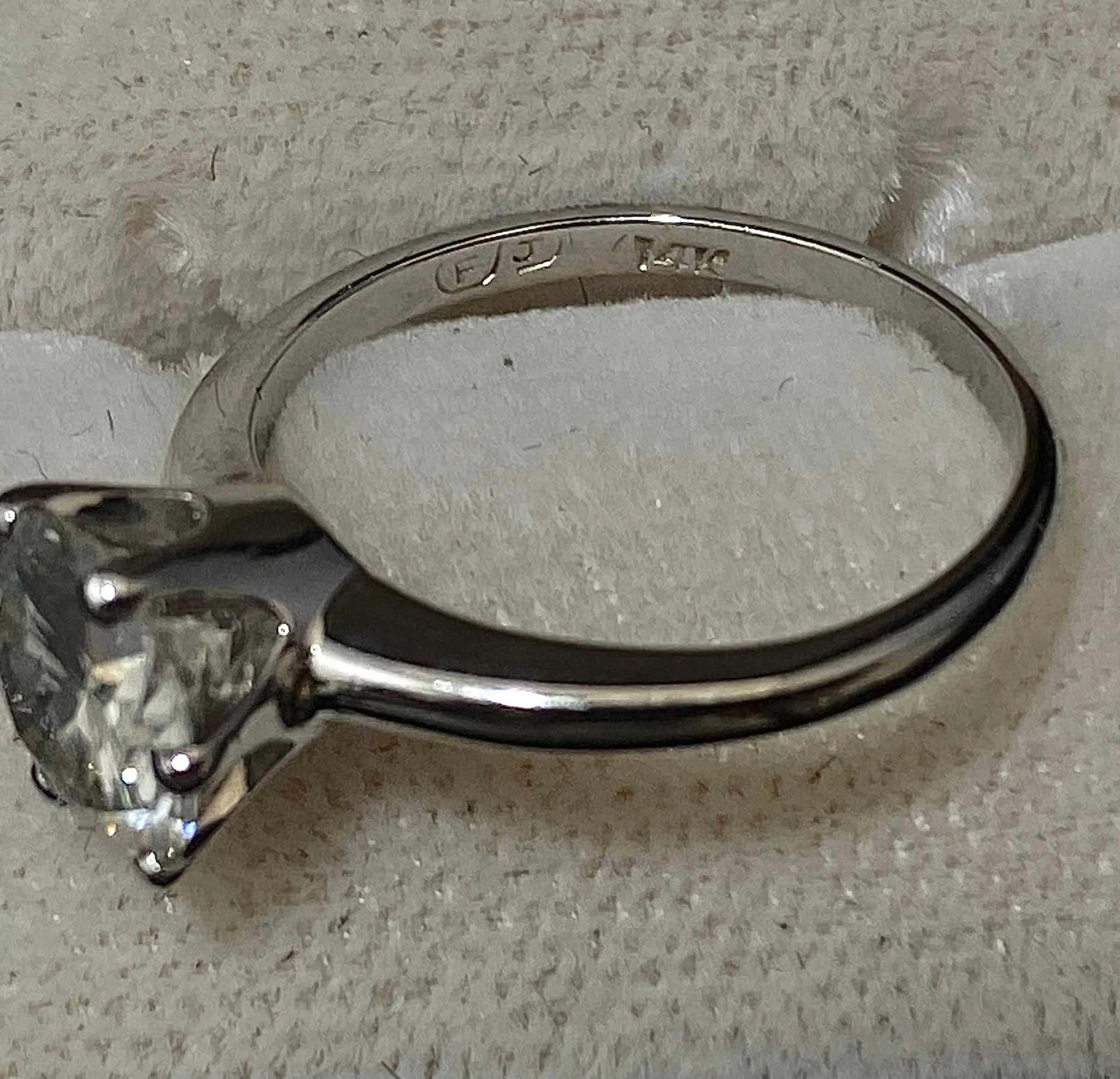 Beautiful SWG Diamond Solitaire Engagement Ring - $30K Appraisal Value w/CoA}