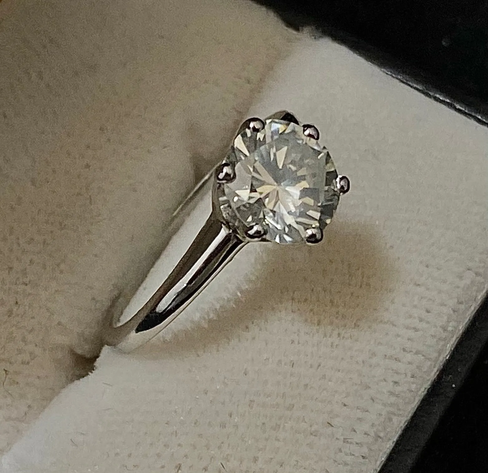 Beautiful SWG Diamond Solitaire Engagement Ring - $30K Appraisal Value w/CoA}