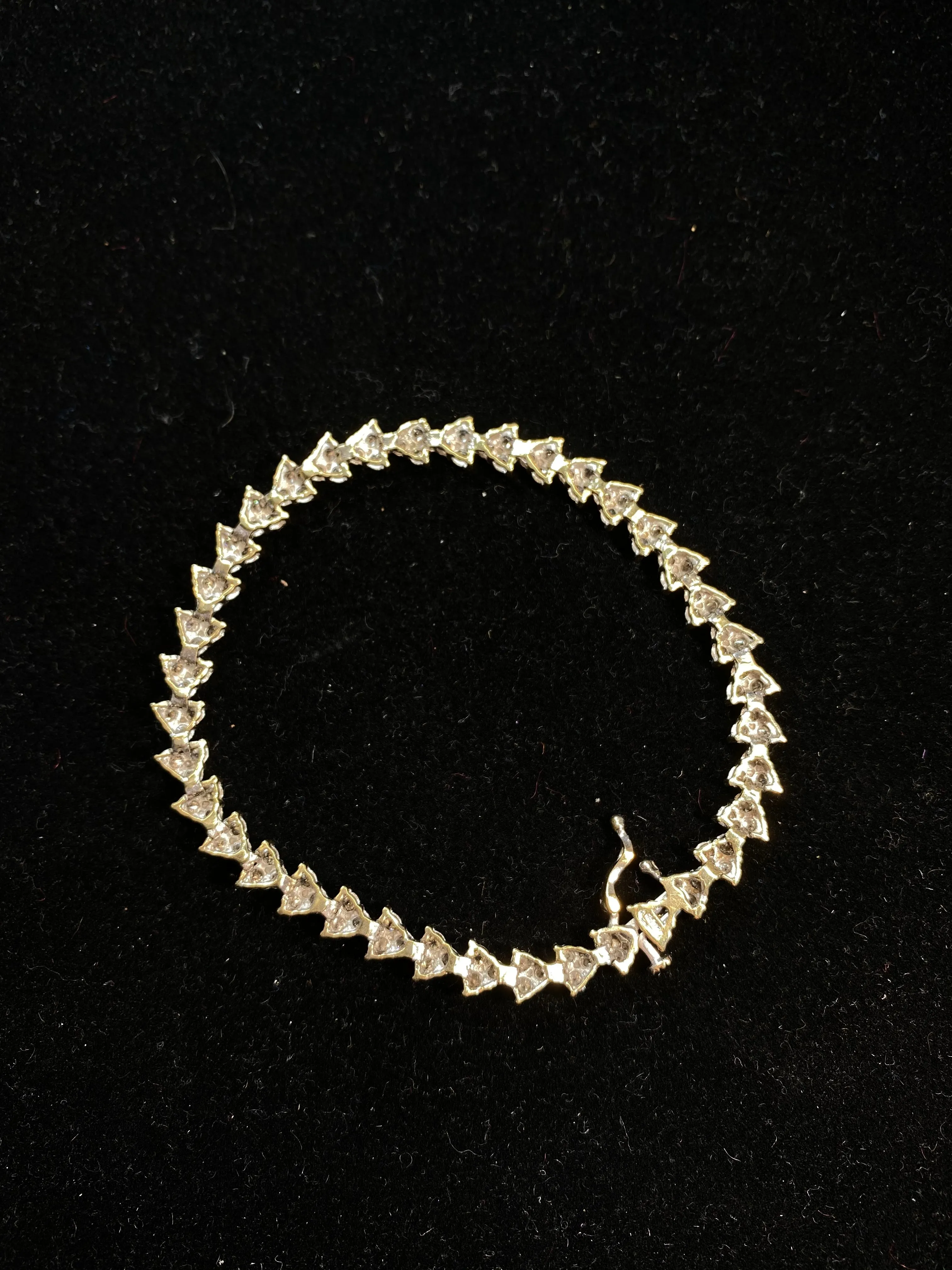 Beautiful White/Yellow Gold Triangle-Shaped Tennis Bracelet with 114 Diamonds! - $12K APR Value w/ CoA!