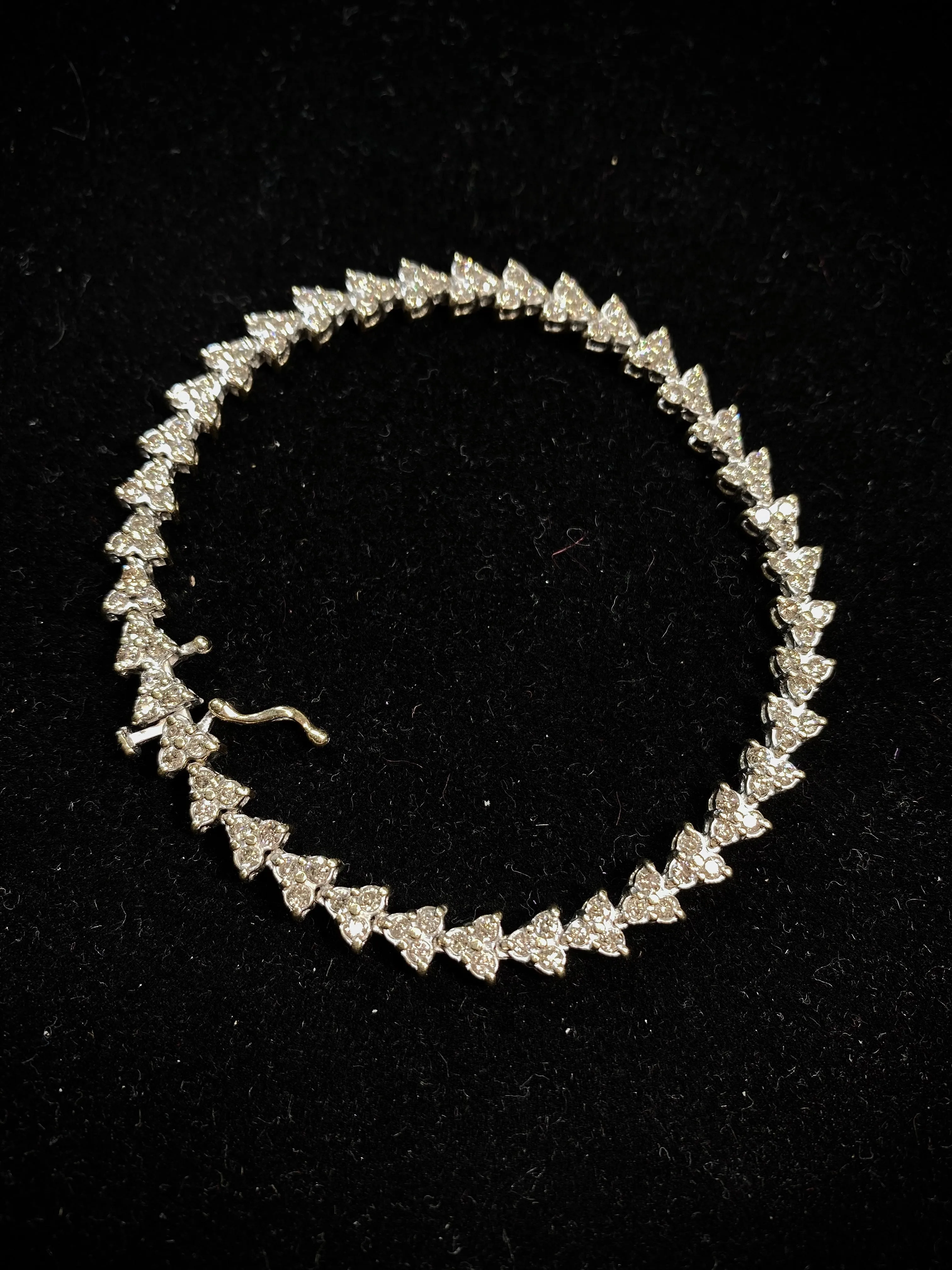 Beautiful White/Yellow Gold Triangle-Shaped Tennis Bracelet with 114 Diamonds! - $12K APR Value w/ CoA!