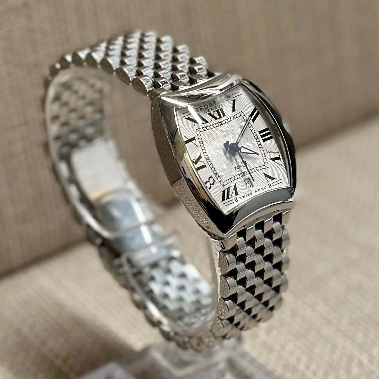 Bedat & Co. Geneve SS w/ Date Feature Beautiful Unisex Watch - $10K APR w/ COA!!