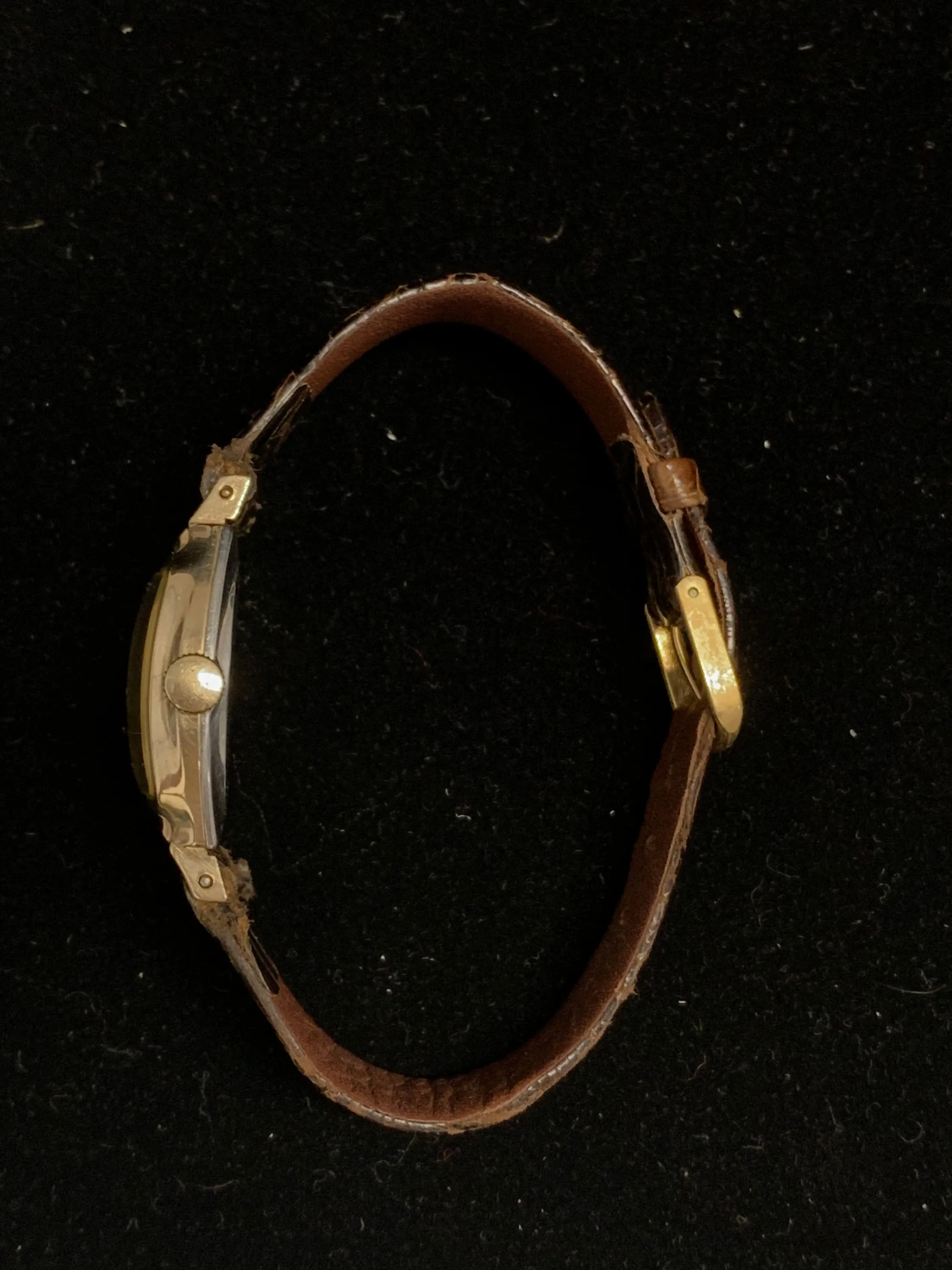 BENRUS Vintage C. 1940s Gold-tone Square Unisex Wristwatch - $3K APR Value w/ CoA! ✓