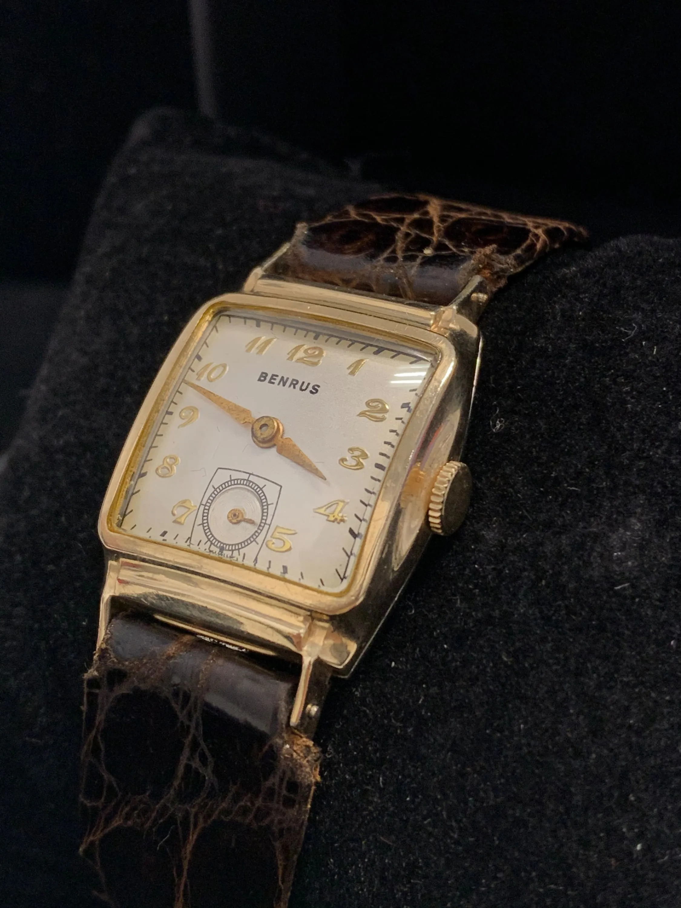 BENRUS Vintage C. 1940s Gold-tone Square Unisex Wristwatch - $3K APR Value w/ CoA! ✓