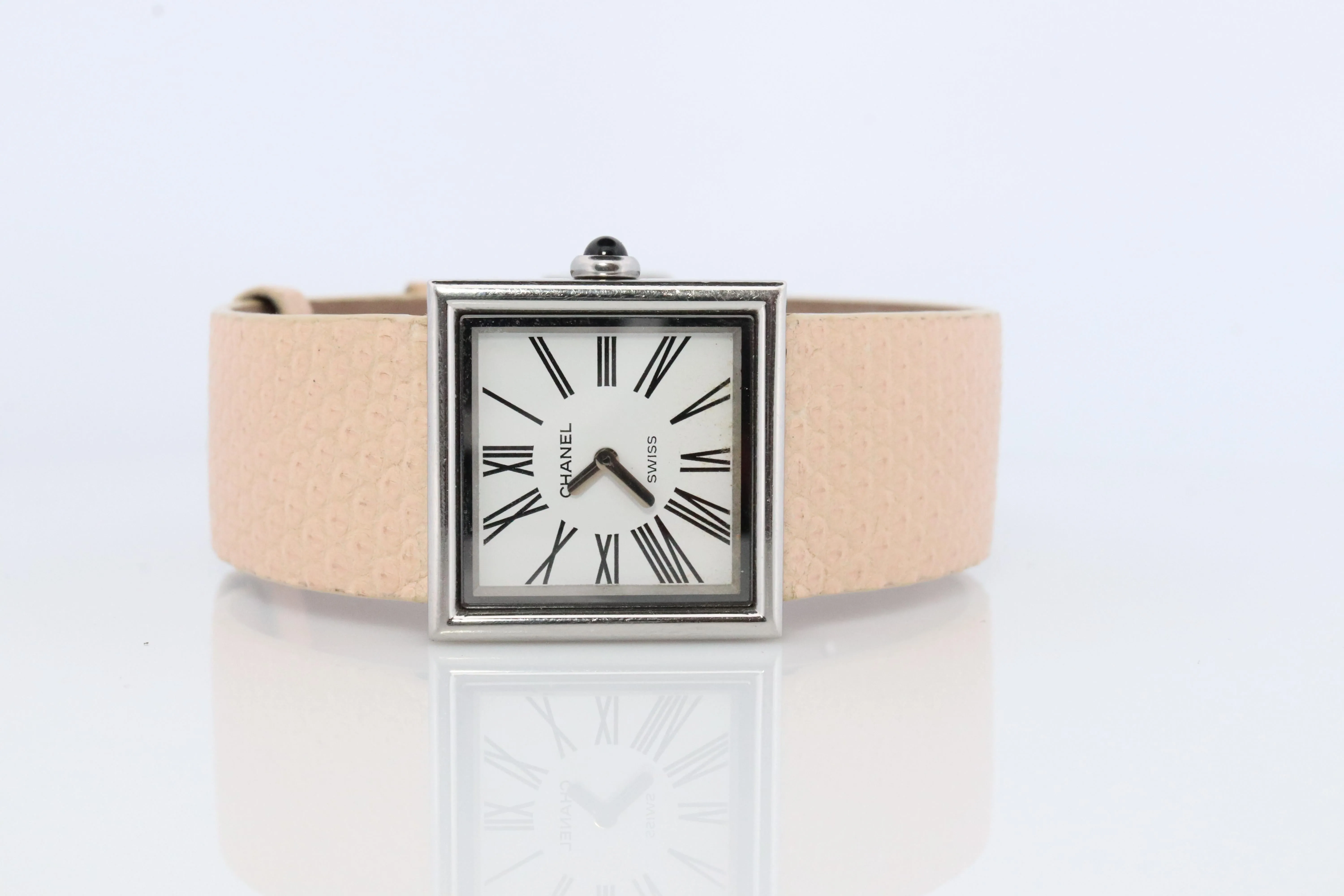 Chanel Watch. Genuine CHANEL Mademoiselle Ladies wristwatch. Quartz.