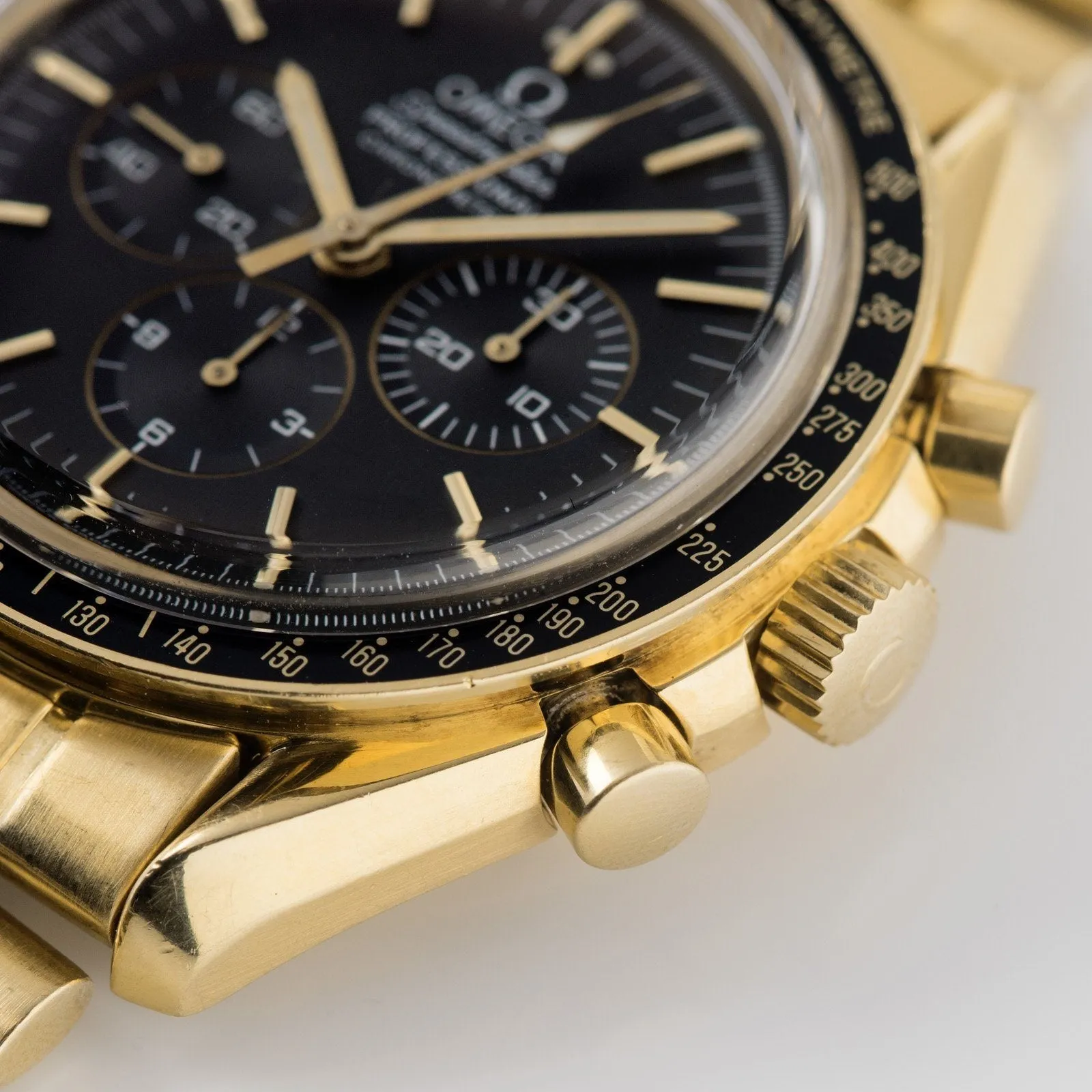 Omega Golden Nugget Speedmaster 31945000