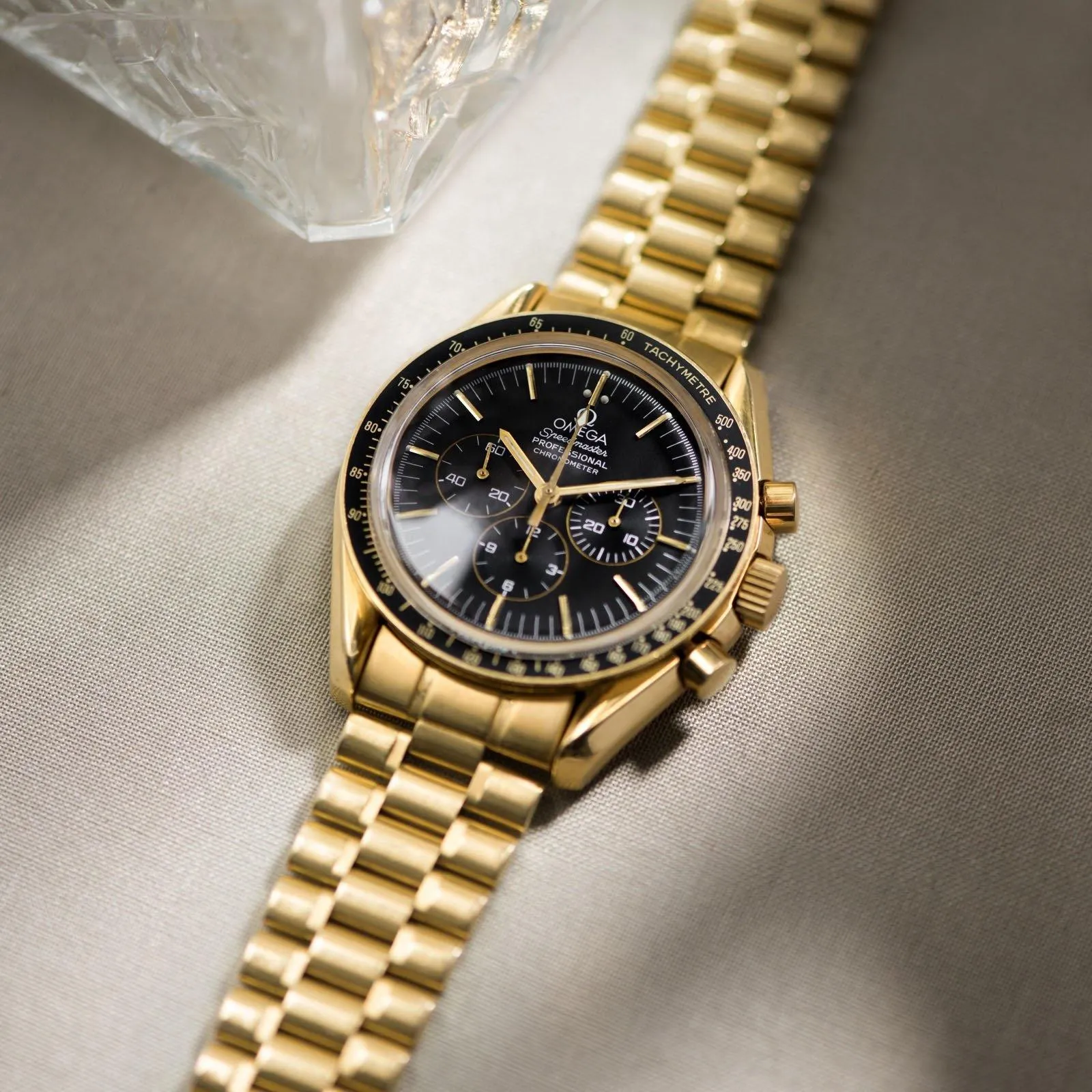 Omega Golden Nugget Speedmaster 31945000