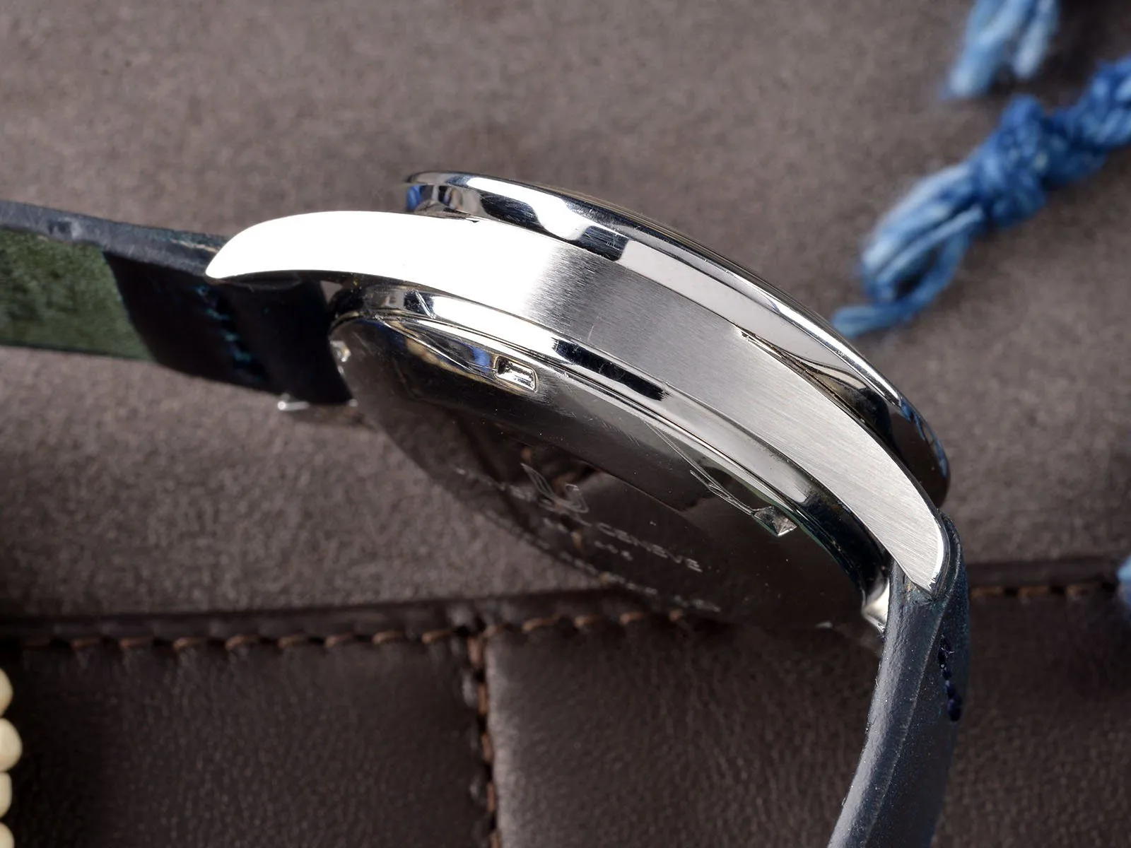 UNIVERSAL GENEVE COMPAX CHRONOGRAPH 884 . 495
